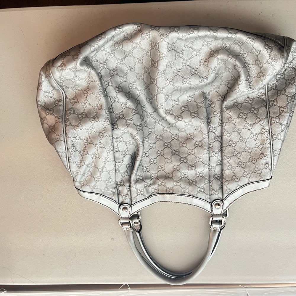 Gucci GM hobo bag, large in size. In great condition and highly sought after. - Picture 3 of 10